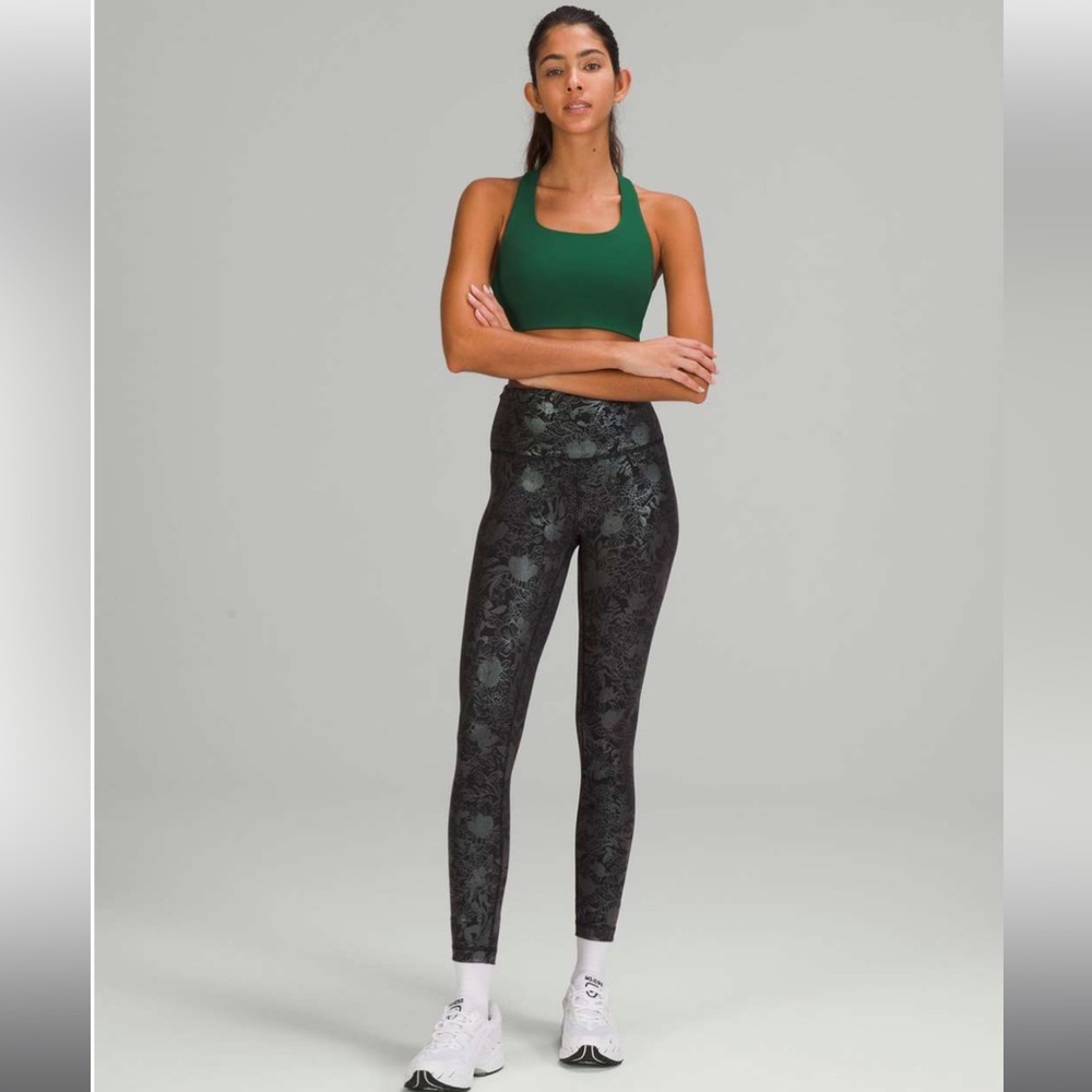 Lululemon Wunder Train HighRise Tight 25" *Foil
Logo Flourish Black Iridescent 4